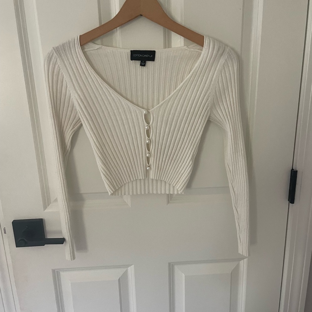 Knit cardigan with pearl buttons